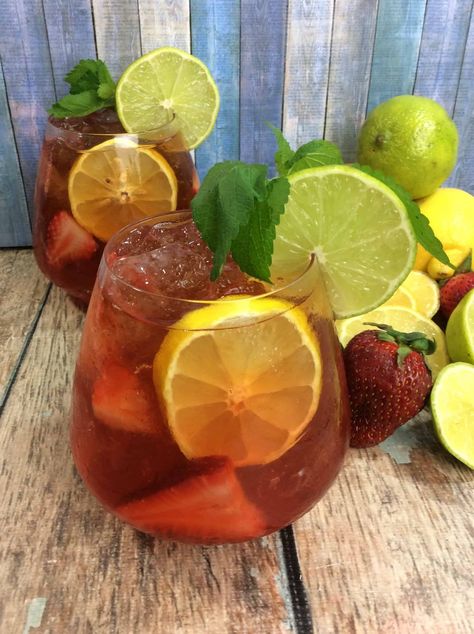 Strawberry Long Island Iced Tea Long Island Iced Tea Recipe, Japanese Chef, Long Island Iced Tea, Crock Pot Desserts, Iced Tea Recipes, Wine Set, White Rum, Strawberry Puree, Island Food