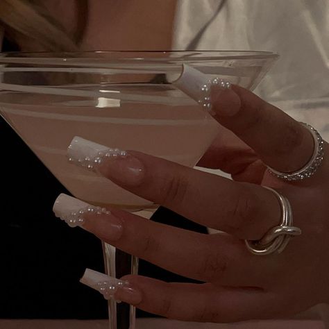 Angie ✨ on Instagram: “My fav press ons featuring the cutest galentines cake 💌 Inspo: @jaynaildit #nails #nailsofinstagram #nailsoftheday #nailsnailsnails…” Pearl Nails White, Nails Sophisticated, Nails White French Tip, Classy Nail Art Ideas, Sophisticated Nails, White French Nails, French Tip Acrylics, Formal Nails, White French Tip