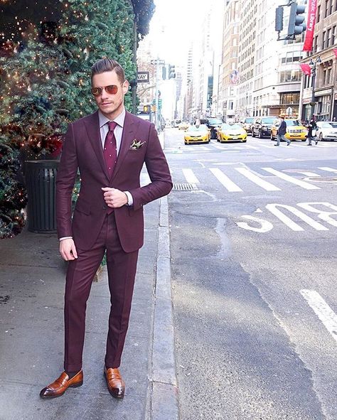 • 100% Cashmere Oxblood Suit, Tis the Season • #MusikaFrere #fashion #mensfashion Navy Suit Pink Shirt, Maroon Suit, Best Suits For Men, Suit Prom, Suit Combinations, A Man In A Suit, Burgundy Tie, Man In A Suit, Tuxedo Women