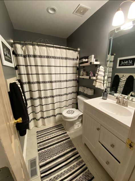 Black And White Aztec Bathroom, Aztec Bathroom Decor, Black And Grey Bathroom Ideas, Black And Cream Bathroom, Aztec Bathroom, Teen Boy Bathroom, Western Bathroom Decor, Western Bathroom, Restroom Decor