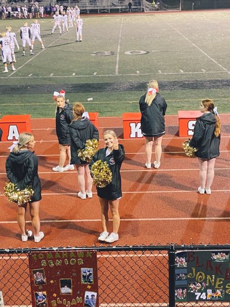 Fun Cheer Pictures, Highschool Cheerleader Aesthetic, Cheer Aesthetic Pictures, Cheer Girl Aesthetic, High School Dance Team Aesthetic, Fnl Cheer Pictures, College Cheerleader Aesthetic, Happy Friendgroup, Cheer Leader Aesthetic