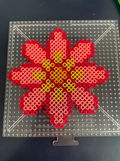 Hama Beads Flower Pattern, Christmas Perler Beads, Murakami Flower, Hamma Beads Ideas, Easy Perler Beads Ideas, Art Perle, Hama Beads Design, Perler Bead Templates, Diy Perler Bead Crafts