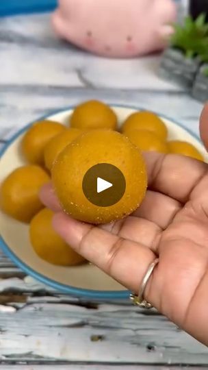 Besan Ke Laddu, Besan Ke Laddu Recipe, Besan Ladoo Recipes, Besan Recipe, Besan Laddu Recipe, Muslim Women, Easy Meals, Healthy Recipes, Quick Saves