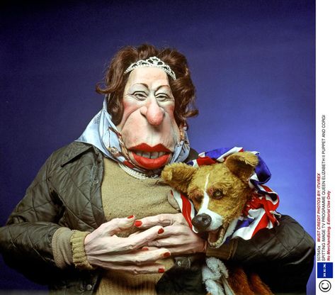 The Queen Elizabeth II Spitting Image puppet Mock The Week, Richard Curtis, Honore Daumier, Corgi Art, Spitting Image, Silly Puppets, Royal Art, Celebrity Caricatures, City Drawing