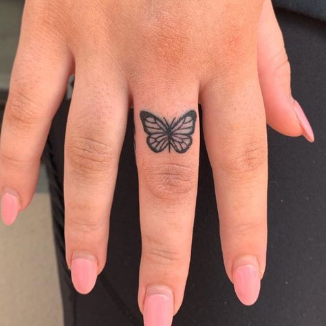 Rate This Finger Small Butterfly Tattoo 1 to 100 #tattoos #butterflytattoos #tattooideas Butterfly Finger Tattoo, Tattoo Pols, Cool Finger Tattoos, Font Tato, Cute Finger Tattoos, Favorite Tattoos, Small Finger Tattoos, Tato Henna, Finger Tattoo For Women