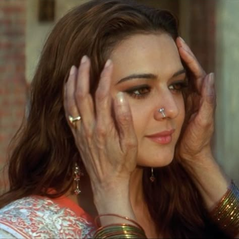 Pretty Zinta, Vintage Bollywood Aesthetic, Preity Zinta, Heavy Makeup, Bollywood Couples, Bollywood Outfits, Casual College Outfits, Vintage Bollywood, Zara Fashion