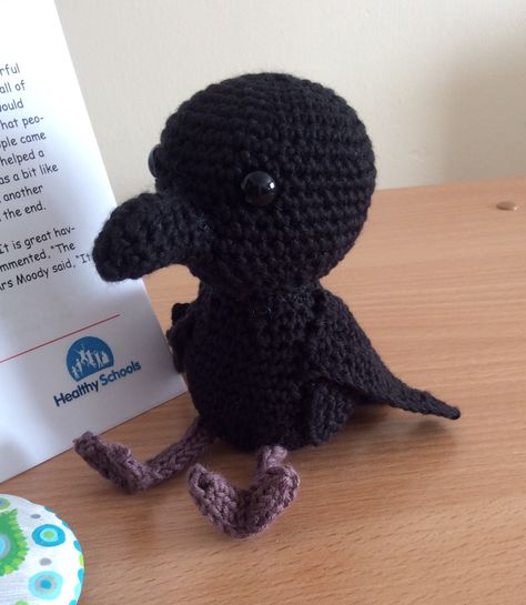 Raven Amigurumi Free Pattern, Crow Crochet Pattern Free, Crochet Raven, Crochet Bird, Crochet Bird Patterns, Crochet Dolls Free Patterns, Crochet Birds, Bird Patterns, Plastic Canvas Patterns