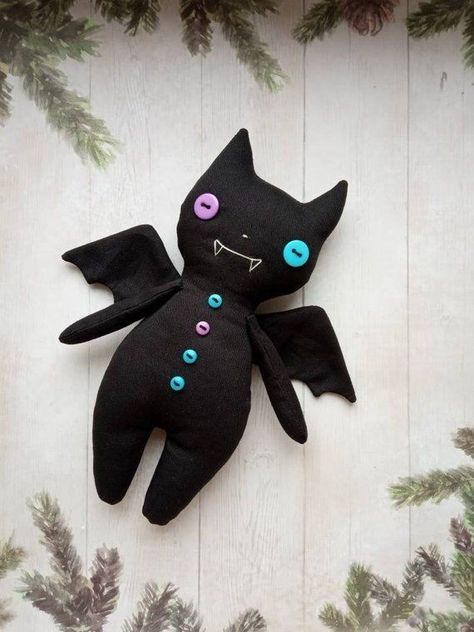 Spooky Plushies, Goth Nursery, Cat Creepy, Goth Crafts, Plush Ideas, Diy Plushies, Goth Cat, Creepy Stuffed Animals, Goth Dolls