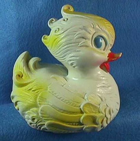 Edward Mobley Arrow Rubber Duck Squeeze Squeak Toy Vintage 1950's - sal seker nie sommer maklik hierdie een in die hande kan kry nie... Vintage Rubber Duck, Vintage Rubber Toys, Rushton Toys, Toy Duck, Vintage Baby Nursery, Duck Toy, Dollhouse Toys, Vintage Nursery, Vintage Kitsch