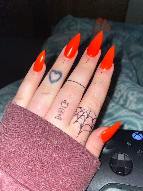 Orange Stiletto Nails, Pointy Nails, Cute Halloween Nails, Halloween Orange, Orange Nails, Prom Nails, Stiletto Nails, Almond Nails, Halloween Nails