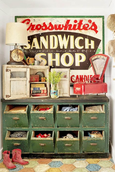 Inside A Dreamy Texas Home · Cozy Little House Vintage Cubby, Living Room Eclectic, Eclectic Farmhouse, Decor Ikea, Eclectic Living Room, Texas Homes, Farmhouse Furniture, Country Farmhouse Decor, Country House Decor