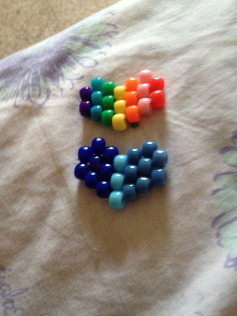 Kandi hearts How To Make A Kandi Heart, Kandi Heart Tutorial, Kandi Heart, Kandi Accessories, Kandi Core, Kandi Diy, Forest Outfits, Kandi Charms, Pony Bead Jewelry