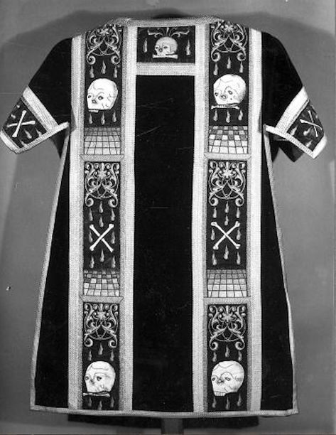 Some Unique Black Vestments for All Souls Day ~ Liturgical Arts Journal Souls Day, Liturgical Art, Hip Hop Costumes, Black Mass, Odd Fellows, All Souls Day, Sacred Architecture, Album Art Design, Saint Nicolas