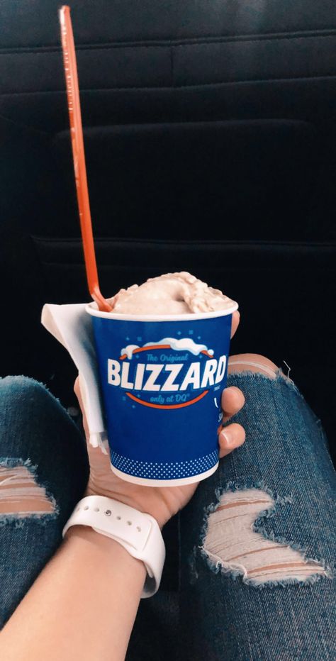 Dq Blizzard, I Want Food, Dairy Queen, Food Drinks Dessert, Candy Desserts, Mood Boost, Instagram Photo Inspiration, Cookie Dough Cafe, Baking Ingredients