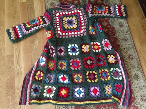 Granny Square Coat, Capelet Pattern, Crochet Capelet, Crochet Jacket Pattern, Granny Square Sweater, Crocheted Dress, Gilet Crochet, شال كروشيه, Pull Crochet