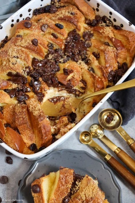 Bread & Butter Pudding! Bread Butter Pudding Recipe, Egg Custard Pudding, Brioche Bread And Butter Pudding, Autumn Puddings, Valentine Baking Recipes, Jane Patisserie, Patisserie Recipe, Bear Baking, Bread Butter Pudding