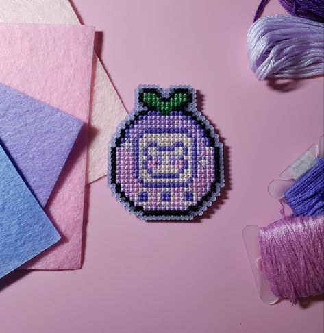 Tamagotchi Cross Stitch, Tamagotchi Pixel Art, Cross Stitch Pins, Tiny Cross Stitch, Pixel Art Grid, Small Cross Stitch, Tapestry Crochet Patterns, Cross Stitch Bookmarks, Pixel Pattern