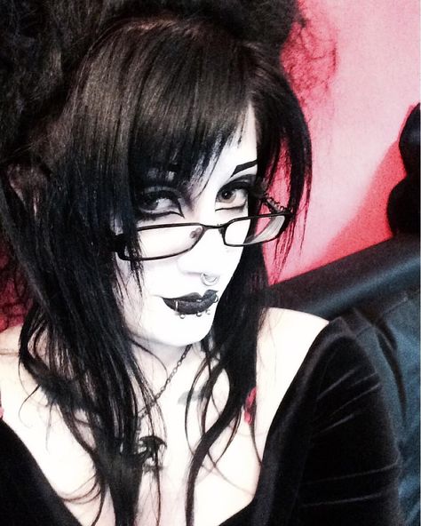 Did you know that wearing glasses instantly raises your IQ by 20 points and makes you good at computers? 🤓👍🏻 #iactuallywearglasses #goth… Goths With Glasses, Goth Glasses Frames, Goth Makeup With Glasses, Goth With Glasses, Early 2000s Goth, Goth Glasses, Gothic Glasses, Dark Gothic Fashion, Goth Hairstyles