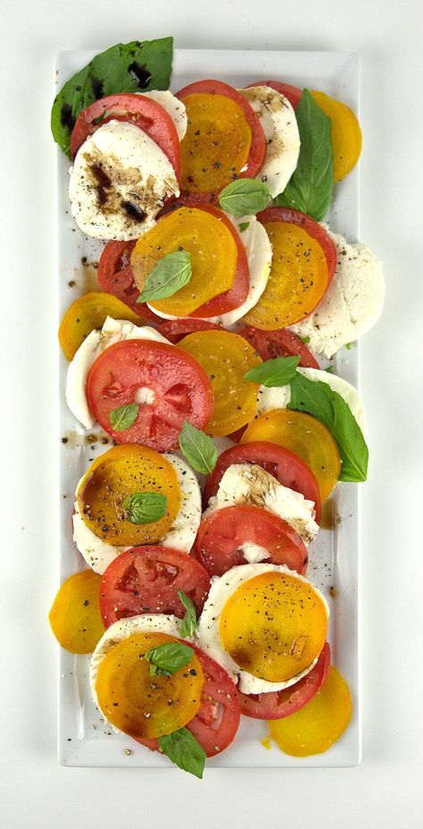 Italian Caprese Salad, Yellow Beets, Caprese Salad Recipe, Raw Beets, Mozzarella Salad, Beet Recipes, Roasted Beets, Beet Salad, Summer Vegetable