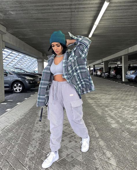 Cargo Outfit, Streetwear Girl, Tomboy Style Outfits, Parking Garage, Cute Comfy Outfits, Streetwear Fashion Women, Tomboy Fashion, Baddie Outfits Casual, Style Streetwear