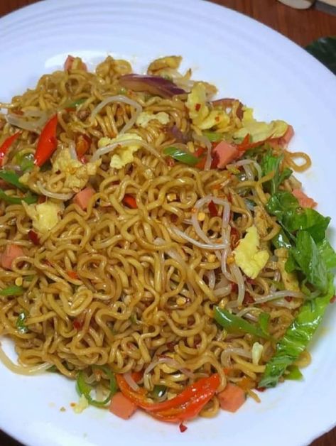 Fried Noodles Recipe, Homemade Chinese, Homemade Chinese Food, Food Asian, Fried Noodles, Noodles Recipe, Instant Noodle, Cooking Class, Spring Onion