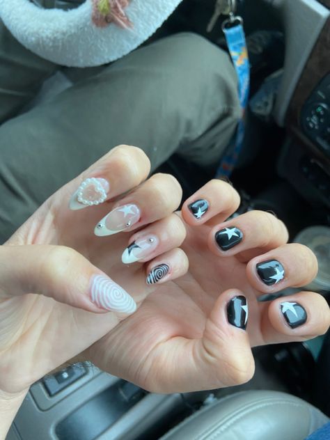 Couples nail ideas #nailart #nailsofinstagram #stargirl #starnails Rockstar Girlfriend Nails Short, Rock Star Girlfriend Nails, Guitarist Nails, Couple Nails Designs, Couples Manicure, Couple Nail Art, Boyfriend And Girlfriend Nails, Couple Nails Matching, Matching Nails With Boyfriend