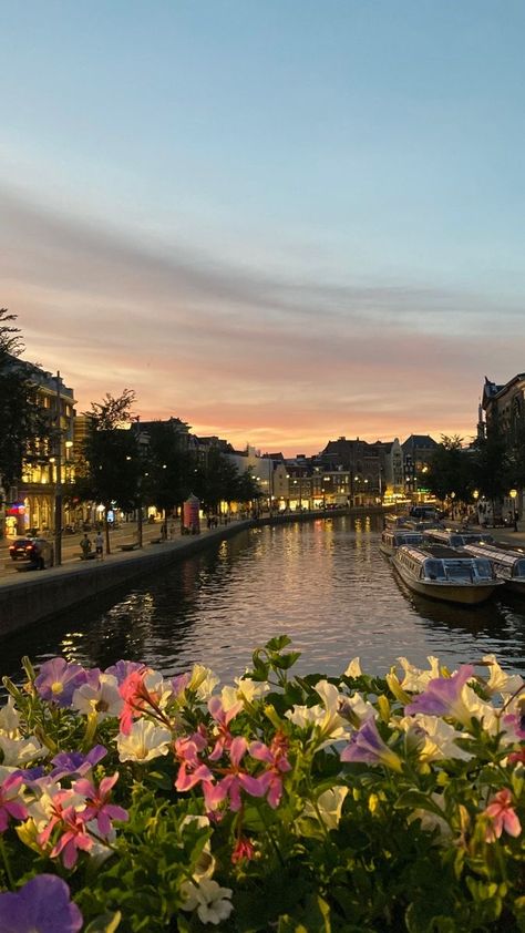 Amsterdam Countryside, Kristi Core, View Wallpaper, Haikou, Pretty Landscapes, Cute Emoji Wallpaper, Dream City, Sunset Views, City Aesthetic