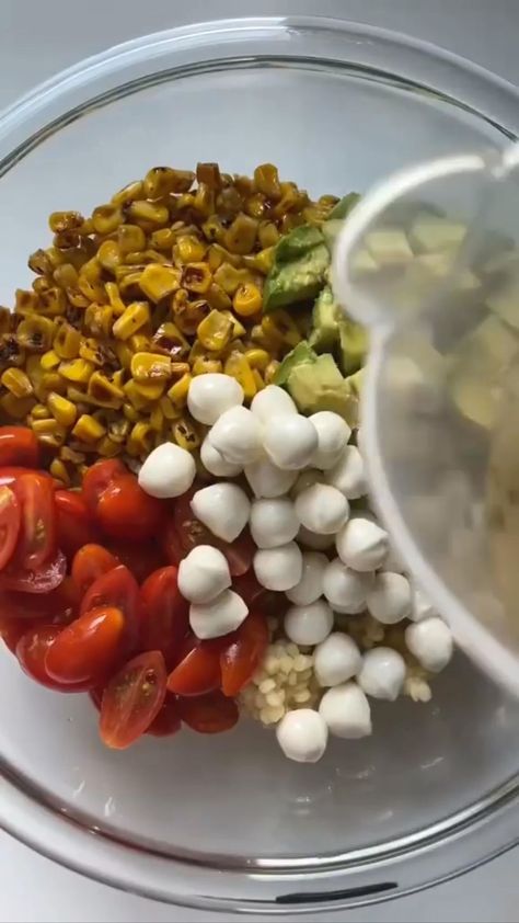 gymresident on Instagram: Follow 👉 @bodysmartfitness for the best nutrition, mindset and fitness tips! Follow 👉 @bodysmartfitness Light & easy avo salad! 🥑 cc:… Easy Avocado Recipes, Avo Salad, Avocado Corn Salad, Corn Avocado, Clean Meal Prep, Corn Avocado Salad, Content Video, Avocado Salad Recipes, Couscous Salad