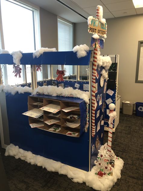 Whoville Post Office Diy, Christmas Office Cubical Decorations, Whoville Post Office Decorations, North Pole Office Decoration Ideas, Snowman Cubicle Ideas, North Pole Cubicle Decorations, Decorating Desk At Work For Christmas, Whoville Cubicle Decorations, Christmas Office Decorating Contest