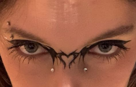 Cybersigilism Eyeliner, Cybersigilism Makeup, Cross Eyeliner, Alt Graphic Liner, Weird Eyeliner, Graphic Eyeliner Goth, Eyeliner Looks Goth, Punk Eyeliner, Emo Eyeliner