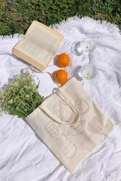 Tote Bag Picture Ideas, Totebag Photography Ideas, Totebag Photoshoot Outdoor, Tote Bag Photoshoot Ideas, Bags Photoshoot Ideas Products, Tote Bag Product Photography, Tote Bag Photography, Tote Bag Photography Ideas, Tote Bag Photoshoot