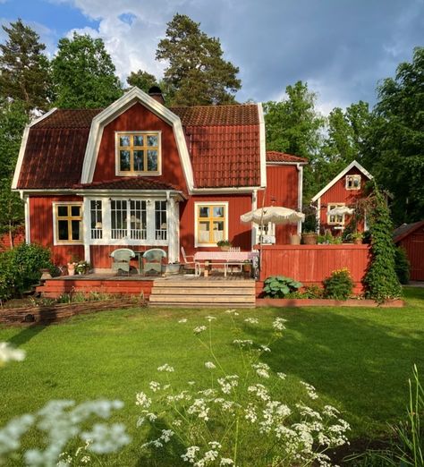 Norwegian Red House, Swedish Home Design, Norway House Interior, Swedish Red House, Swedish House Design, Nordic House Interior, House With Red Roof, Scandinavia House, Swedish Country House