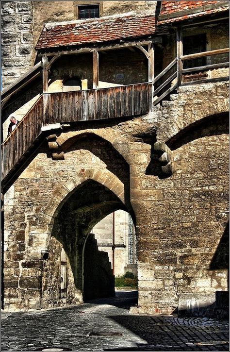 Old City Town Walls in the Black Forest, Germany - A Traveler's Guide To The Black Forest In Germany Black Forest Germany, Rothenburg Ob Der Tauber, Chateau Medieval, The Black Forest, Jaime Lannister, Medieval Life, Medieval Houses, Arya Stark, Medieval Town