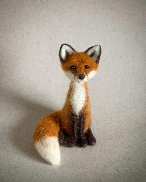 Jo Gardiner on Instagram: "I’ve added some made to order felties to my Etsy shop and I should have some Donkey felting kits this week 😊" Upright Posture, Felted Fox, Needle Felted Fox, Fox Character, Needle Felting Diy, Felt Fox, Needle Felted Christmas, Felted Wool Crafts, Handmade Christmas Crafts