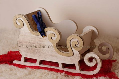 Sleigh Photo Prop, Christmas Sleighs, Newborn Christmas Pictures, Photo Props Diy, Christmas Photo Props, Diy Props, Christmas Photo Booth, Christmas Props, Christmas Shoot