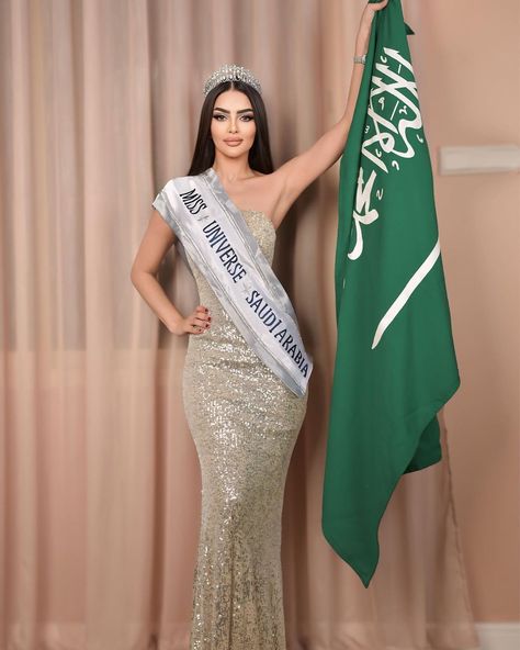 For the first time ever, a 🇸🇦 Saudi model, Rumy Alqahtani, will officially represent Saudi Arabia in the Miss Universe pageantry event. Miss Universe India, Life In Saudi Arabia, المملكة العربية السعودية, Arab Fashion, Miss Universe, Sequin Gown, Instagram Handle, Real Couples, Beauty Pageant