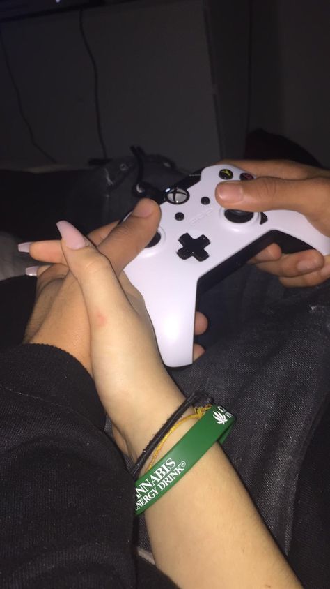 Gamer love Couples Gaming Room, Couples Gaming, Cuddle With Boyfriend, Gamer Boyfriend, Dream Relationship, Gaming Space, Couples Play, Hype Clothing, Gamer Boy