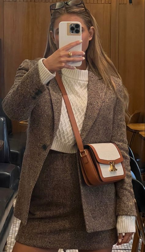 Chic Blazer Outfit, Old Money Winter, Office Outfits Women, Corporate Outfits, Elegante Casual, Kaia Gerber, Event Outfit, Casual Work Outfits, Mode Inspo