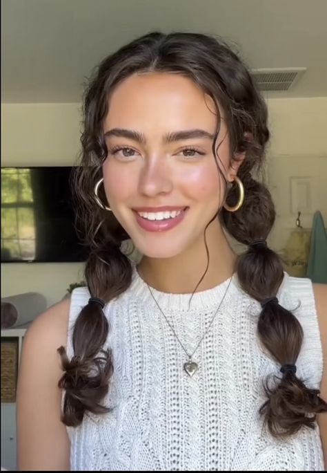 Hair With Cowboy Hat Hairstyles, Curly Hair Styles Long Hairstyle Ideas, Boho Hairstyles For Medium Length Hair, Wavy Hairstyles For Work, Christmas Hairstyles Curly Hair, Day Two Curly Hairstyles, Soft Curly Hairstyles, Curly Hair Everyday Styles, Mexico Hairstyles