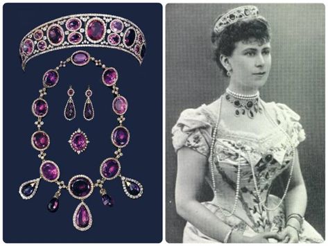 Queen Mary's Amethyst Parure British Crown Jewels, Royal Crown Jewels, Royal Crowns, Royal Tiaras, Amethyst Color, Royal Jewels, Amethyst Jewelry, Amethyst Bracelet, Royal Jewelry