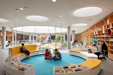 Public Library Design, Kindergarten Interior, Bibliotheque Design, Kindergarten Design, Library Architecture, Childrens Library, School Interior, Kids Library, Design Salon