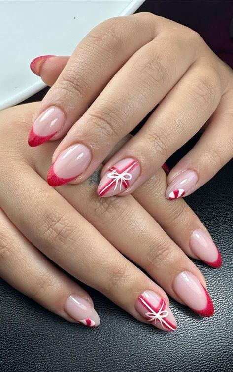 Pudding Nails, Cuff Nails, Red French Tip Nails, Christmas Present Nails, Round Nail Designs, Line Nail Designs, Festive Holiday Nails, Red French Tip, Berry Nails