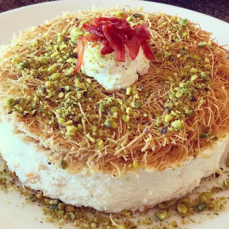 [I Ate] Osmalieh Osmalieh Recipe, Spectacular Desserts, Eid Dessert Recipes, Lebanese Desserts, Arabic Dessert, Middle Eastern Desserts, Food Images, Riyadh, The Hub