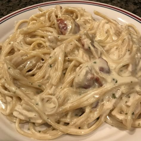 Quotes Celebrities, Homemade Alfredo, Wallpapers Quotes, Think Food, Food Goals, Food Is Fuel, Alfredo Sauce, Food Obsession, Pretty Food