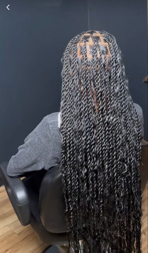 Passion Twists Hairstyle Peekaboo, Knotless Island Twist With Color, Island Passion Twist With Curls, Passion Twist Peekaboo, Island Twist Medium, Medium Boho Twist, Small Boho Twists, Peekaboo Island Twist, Senglanese Twists