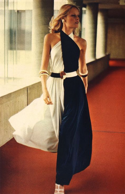 Color Block Halter Culotte by Irene Galitzine, 1972- WHAT?! Culotte Dress! Needs a white tee under it, but one could be a ninja in this.... :) Bianca Jagger, Fashion 1970s, Fashion Australia, Fashion 70s, 70s Inspired Fashion, Christie Brinkley, Disco Dress, 1970s Dresses, Gown Photos