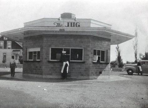 "THE JUG" on Central Ave. in Middletown, Ohio.  (The Jug, August 1948)  Serving their first hamburger in May of 1932, The Jug drive-in restaurant was originally located on South Main Street on the edge of Barnitz Field. In August 1948 it moved to the corner of Highview Road and Central Avenue where it remained for several years. When the service station was built on that corner the drive-in restaurant was moved to the next lot - 3610 Central Avenue, where it still remains. Miami Art District, Middletown Ohio, Butler County, Ohio Travel, Ohio History, Arts And Crafts House, Sand Crafts, Art And Craft Videos, Dusk To Dawn