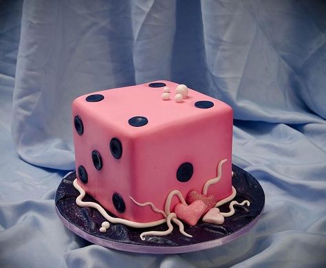 Dice cake Dice Cake, Unbelievable Cakes, Artistic Cake, Pink Dice, Cakes Decorated, Mini Torte, Cake Storage, Cube Shelves, Different Cakes