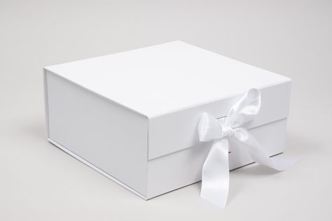 Packaging Tissue Paper, Shampoo Packaging, Paper Bag Design, Magnetic Gift Box, Wedding Favor Boxes, Packaging Solutions, White Box, Box Gift, Print Packaging