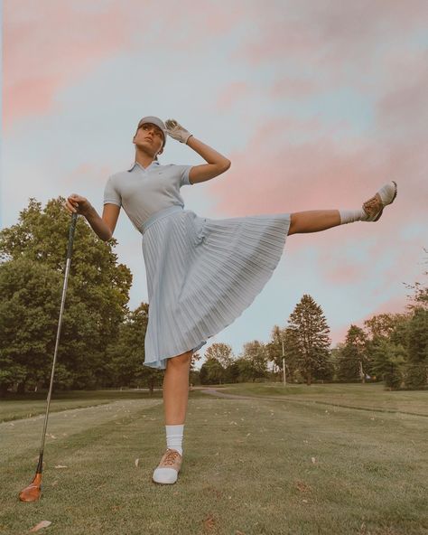 Golf Photoshoot Photo Ideas, Golf Photoshoot, Club Photoshoot, Athletic Aesthetic, Sport Photoshoot, Retro Sportswear, Golf Day, Photoshoot Fashion, Golf Attire